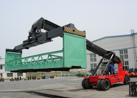중국 45 톤 디젤 - Cummins M11- C330 엔진을 가진 강화된 콘테이너 도달 쌓아올리는 기계 협력 업체